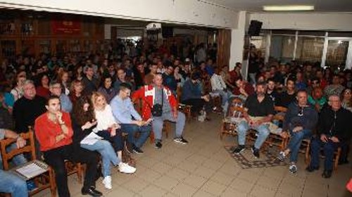 ...έδωσαν τη σκυτάλη σε μια πολύ μαζική συνέλευση