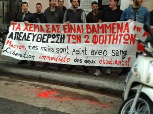 Από την κινητοποίηση στο γαλλικό προξενείο στην Πάτρα