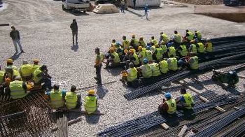 Στάσεις εργασίας και συγκεντρώσεις των εργαζομένων έγιναν τη βδομάδα που πέρασε σε μια σειρά εργοτάξια (φωτ. από το εργοτάξιο του γηπέδου της ΑΕΚ)