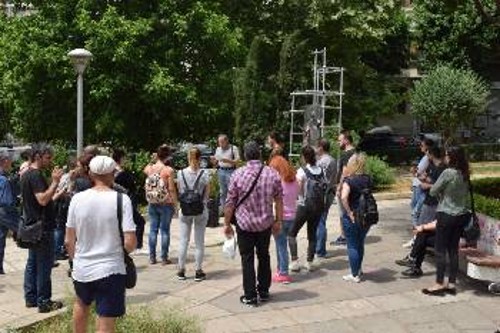 Στο πάρκο απέναντι από το ΕΚΘ, όπου έχει τοποθετηθεί τα τελευταία χρόνια το μνημείο