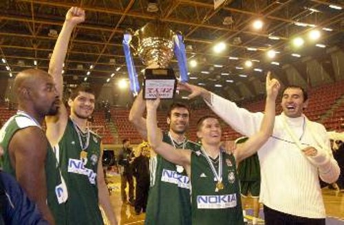 Οι παίκτες του ΠΑΟ πανηγυρίζουν την κατάκτηση του Κυπέλλου