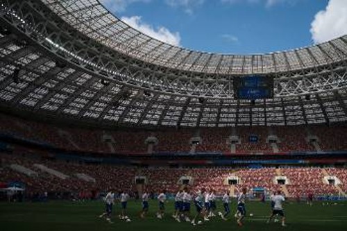 Το στάδιο «Λουζνίκι» της Μόσχας θα φιλοξενήσει τη σημερινή πρεμιέρα αλλά και τον τελικό της διοργάνωσης
