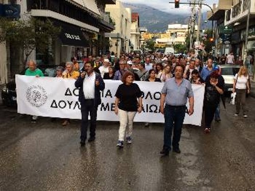 Στιγμιότυπο από την πορεία της Παρασκευής 15/6 σε εργατογειτονιές της Πάτρας