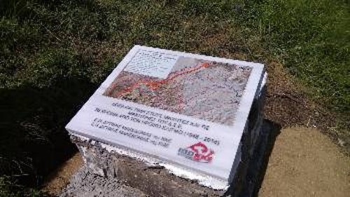 {4} Η αναμνηστική πλακέτα στην Αλεβίτσα για τον ελιγμό του 1948