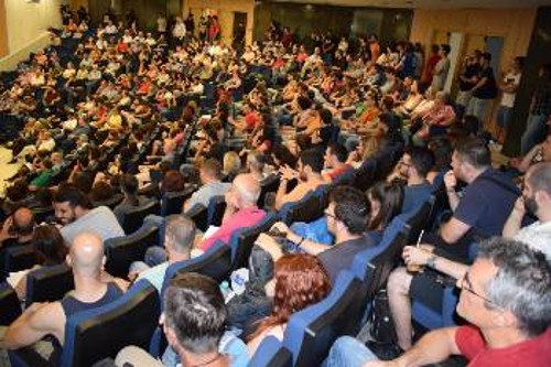 Κατάμεστο το αμφιθέατρο του ΤΕΕ