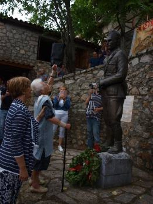 Στεφάνια κατέθεσαν συμμαχητές του Καπετάν Διαμαντή