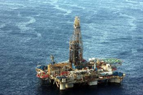 Ισχυρά μονοπωλιακά και γεωπολιτικά συμφέροντα «διασταυρώνουν» τα ξίφη τους