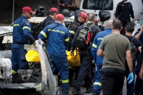 Εντοπισμός νεκρών στο Μάτι