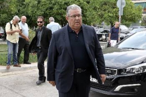 Ο Δημήτρης Κουτσούμπας παρευρέθηκε στην πολιτική κηδεία του Μάνου Ελευθερίου