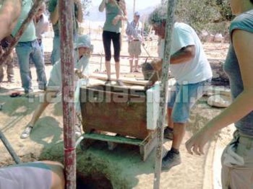 Η λάρνακα που βρέθηκε στον θολωτό τάφο στην Ιεράπετρα (πηγή φωτ. Radiolasithi.gr)