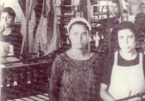 Εργάτριες σε υφαντουργείο
