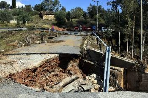 ΑΡΓΟΛΙΔΑ: Ενα τμήμα της γέφυρας στο Σχινοχώρι έπεσε