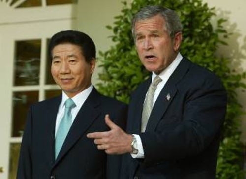Ο Μπους με τον Πρόεδρο της Ν. Κορέας