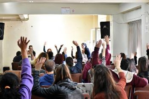 Στιγμιότυπο από την πρώτη Γενική Συνέλευση του επιχειρησιακού Σωματείου Εργαζομένων «Cosmote - E value», στην οποία πάρθηκε απόφαση για συμμετοχή στην πανεργατική απεργία στις 28/11, σε συμπόρευση με το κλαδικό Συνδικάτο (ΣΕΤΗΠ)