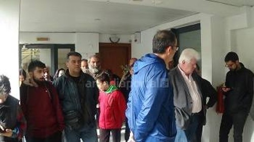 Από τη χτεσινή παράσταση διαμαρτυρίας στο Παράρτημα Τρίπολης του ΕΛΙΝΥΑΕ (φωτ. arcadiaportal.gr)