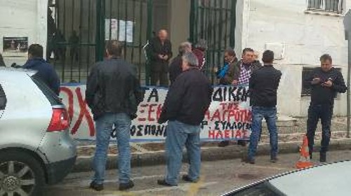 Από τη χτεσινή κινητοποίηση έξω από τα Δικαστήρια Αμαλιάδας