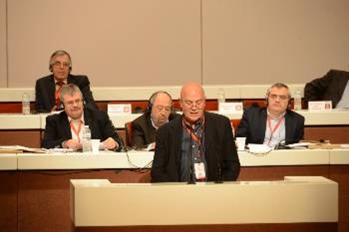 Ο Μάρκο Ρίτσο στο βήμα της 20ής Διεθνούς Συνάντησης Κομμουνιστικών και Εργατικών Κομμάτων