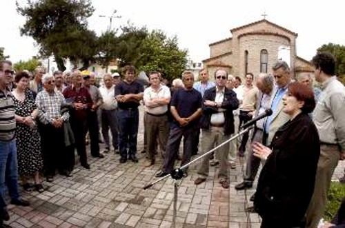 Συζητώντας με τους κατοίκους στην Καλή