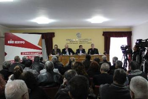 Στο κέντρο του πάνελ της εκδήλωσης οι υποψήφιοι: Περιφερειάρχης Δυτικής Ελλάδας Νίκος Καραθανασόπουλος και δήμαρχος Πάτρας Κώστας Πελετίδης