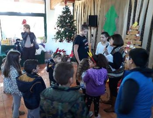 ...και στόλισαν χριστουγεννιάτικα δέντρα