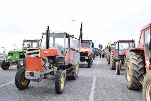 Με νέα τρακτέρ από χωριά της Θεσσαλίας ενισχύεται καθημερινά το μπλόκο της Νίκαιας