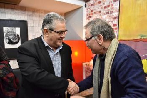 Ο Τ. Βαρελάς με τον Δ. Κουτσούμπα