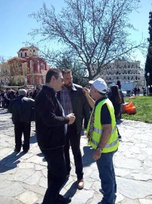 Ο Γ. Πρωτούλης και ο Β. Σίμος με τον Χριστόφορο Ζαραλίκο