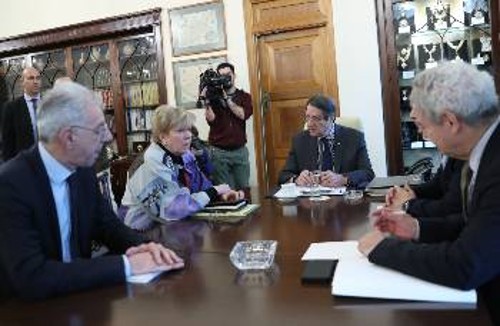 Από τη συνάντηση της ειδικής απεσταλμένης του γγ του ΟΗΕ με τον Κύπριο Πρόεδρο