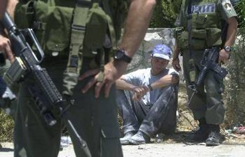 Οι συλλήψεις δίνουν και παίρνουν