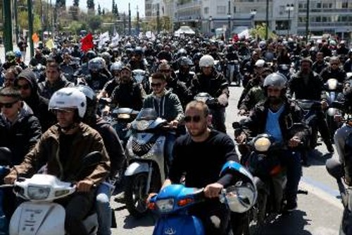 Από τη μαζική μηχανοκίνητη πορεία στην Αθήνα