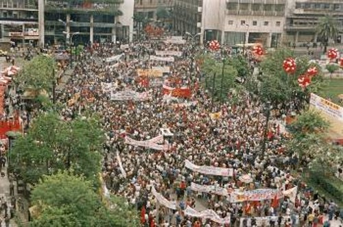 1999: Η πρώτη Πρωτομαγιάτικη συγκέντρωση του ΠΑΜΕ στην πλατεία Συντάγματος