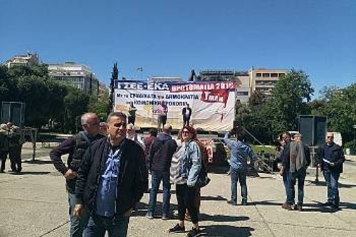 Το σκορποχώρι των εργατοπατέρων... με τον ομιλητή στο βήμα!
