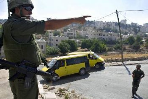 Ο ισραηλινός στρατός απέκλεισε χτες εκ νέου τη Ραμάλα