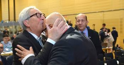 Ο πρόεδρος της Κομισιόν με τον πρόεδρο της ΣΕΣ στη φιέστα του ευρωενωσιακού εργατοπατερισμού