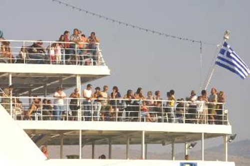 Κορόνα - γράμματα παίζουν οι εφοπλιστές, τις ζωές των επιβατών...