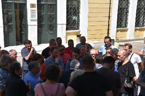 Από τη χτεσινή συγκέντρωση στα δικαστήρια