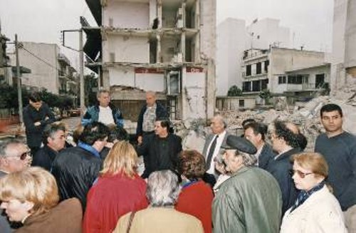 Ν. Φιλαδέλφεια: Συγκέντρωση διαμαρτυρίας στο σημείο της μοιραίας πολυκατοικίας της οδού Πίνδου