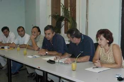 Από τη συνάντηση στο δημαρχείο