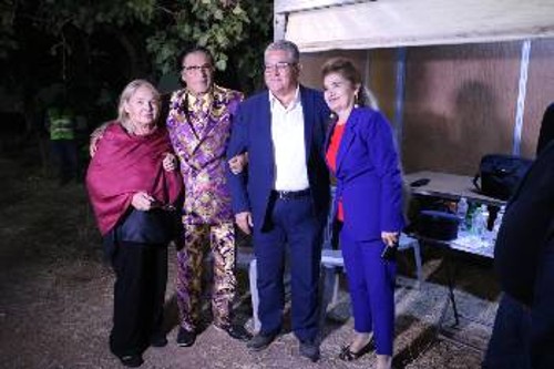 Με την Γιώτα Βέη, τον Γιώργο Μάγγα και την Τζούλη Τζινιέρη