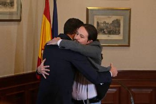 Από την κυβερνητική συμφωνία Σοσιαλιστών - «Ποδέμος» την Τρίτη
