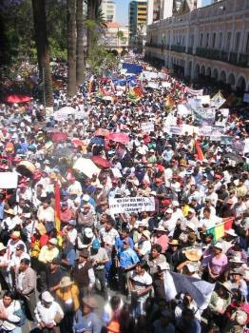 Στο ρυθμό των διαδηλώσεων και πάλι «χορεύει» η Βολιβία...