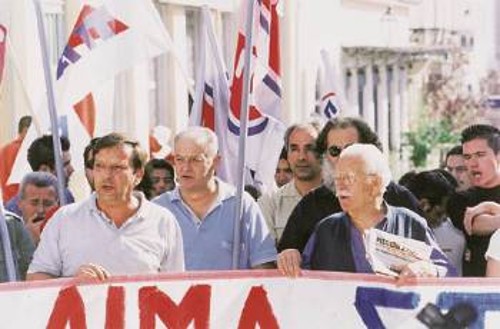 Από τη διαδήλωση στην Αμφισσα για τους νεκρούς στα μεταλλεία του Κυριακόπουλου