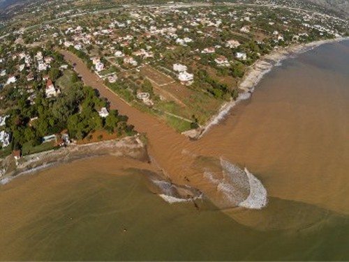 Η πόλη έγινε ένα με τη θάλασσα