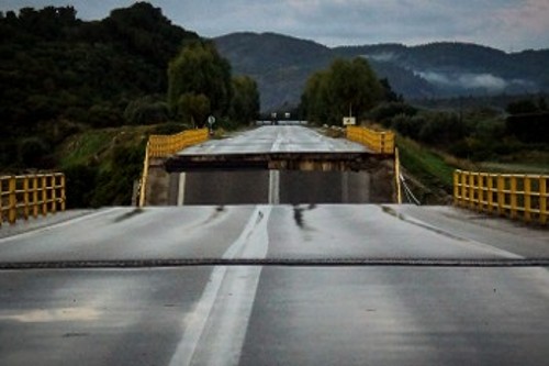 Ρόδος: Οι κάτοικοι απαιτούν την αποκατάσταση της κατεστραμμένης γέφυρας στο Χαράκι