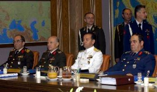Η ανώτατη στρατιωτική ηγεσία σε συνεδρίαση στο Προεδρικό Μέγαρο