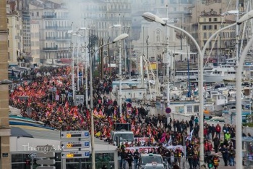 Χιλιάδες απεργοί στους δρόμους