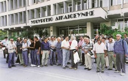 Από το χτεσινό διάβημα των συνδικαλιστών στο υπουργείο Δικαιοσύνης