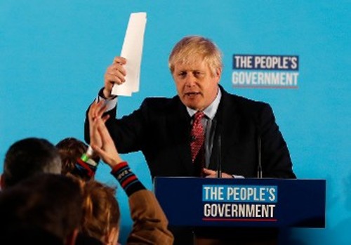 Ο Μπ. Τζόνσον με το ψευδεπίγραφο σύνθημα «Κυβέρνηση του λαού», θα υπηρετήσει τις υποθέσεις της βρετανικής αστικής τάξης