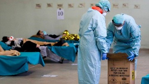 Ασφυκτικά γεμάτα τα περισσότερα νοσοκομεία στις μεγαλουπόλεις των ΗΠΑ