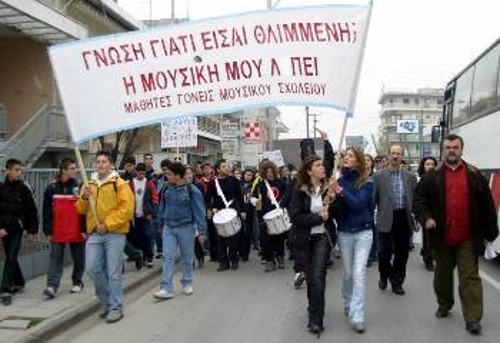 Από τη χτεσινή δυναμική κινητοποίηση στη Λάρισα